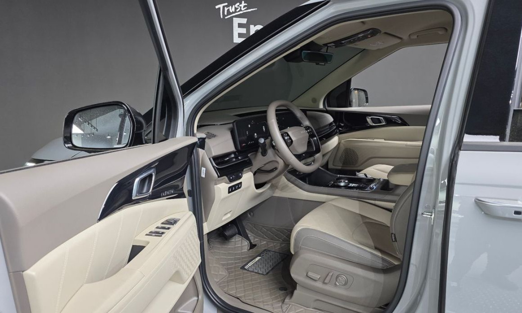 Kia Carnival 9-Seater Gravity, 2025
