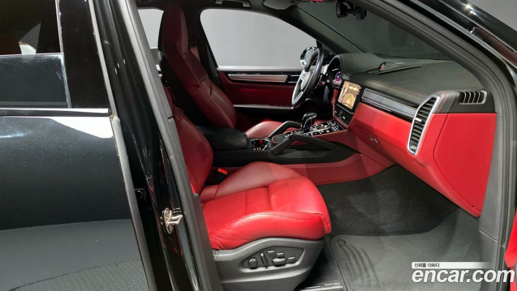 Porsche Cayenne 3.0 PLATINUM EDITION, 2023