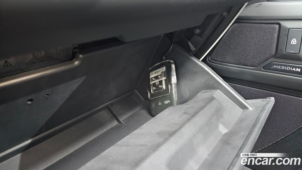 Land Rover Defender 110 P300 X-Dynamic SE, 2025
