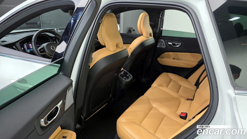 Volvo XC60 B5 Ultimate Bright, 2024
