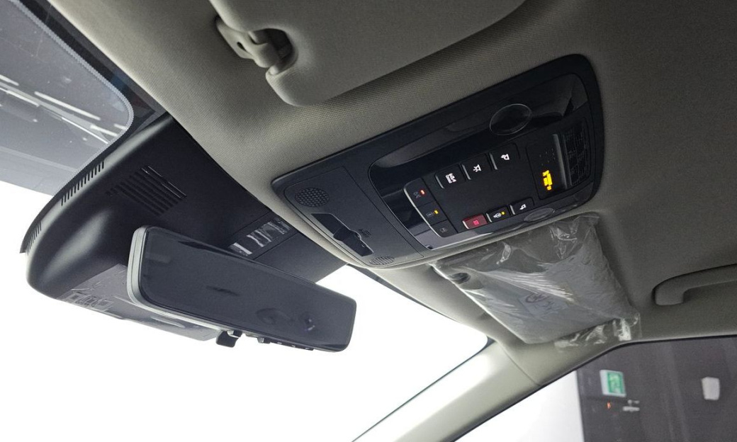 Kia Carnival 9-Seater Signature, 2024
