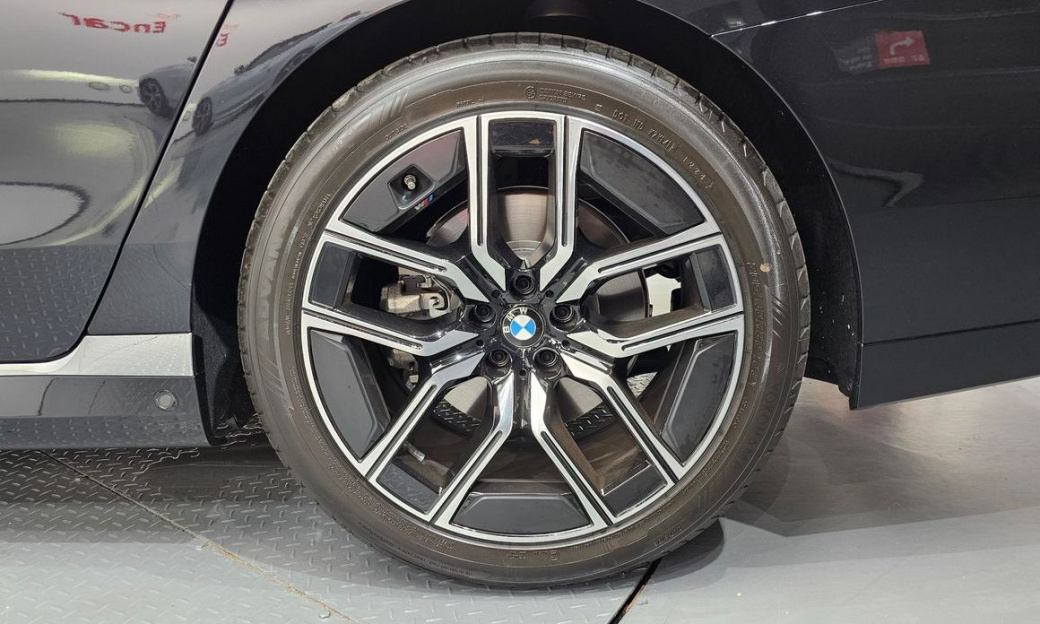BMW 7-Series 740i xDrive M Sport, 2025