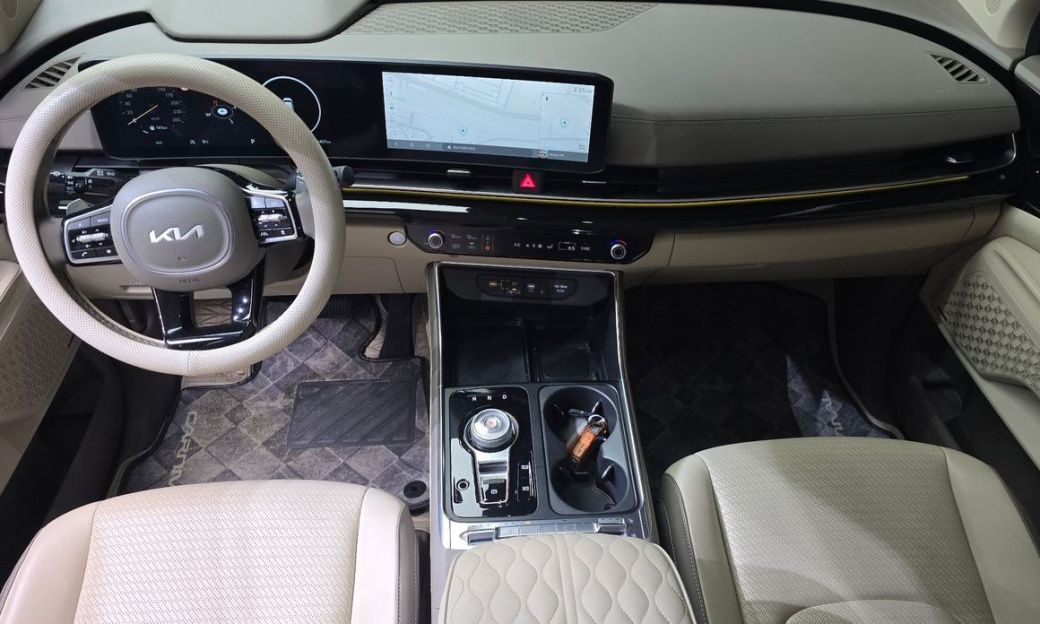 Kia Carnival 7-Seater Signature, 2024