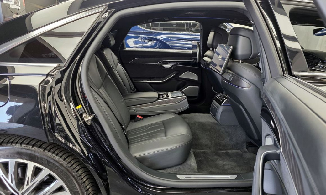 Audi A8 55 TFSI Quattro Premium LWB, 2023
