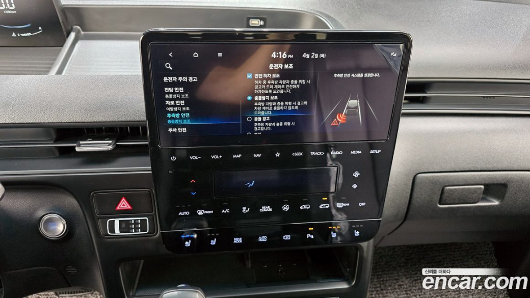 Hyundai Staria 4WD Tourer 9-Seater, 2023
