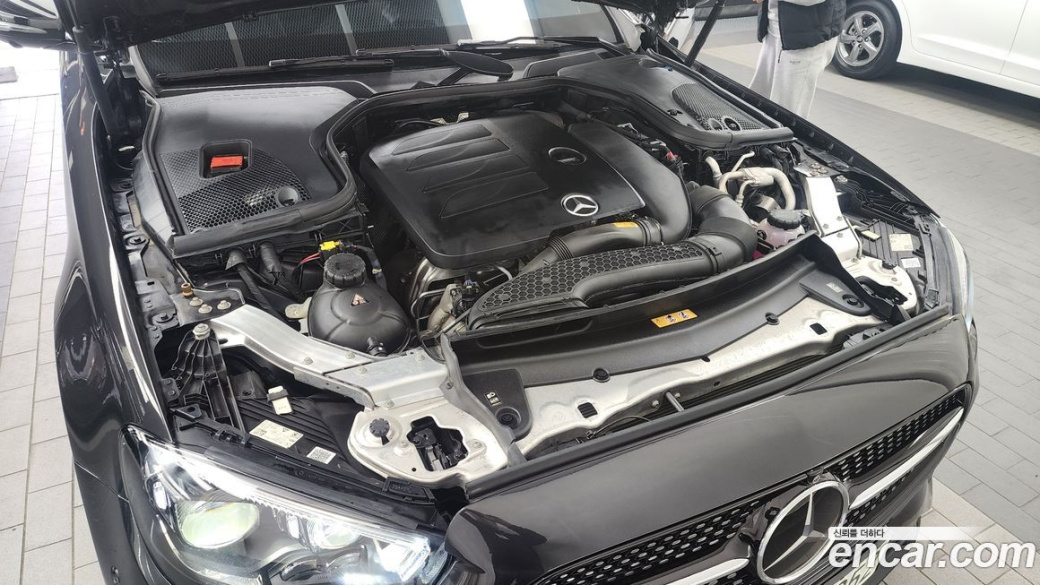 Mercedes-Benz E-Class E350 4MATIC AMG Line, 2023