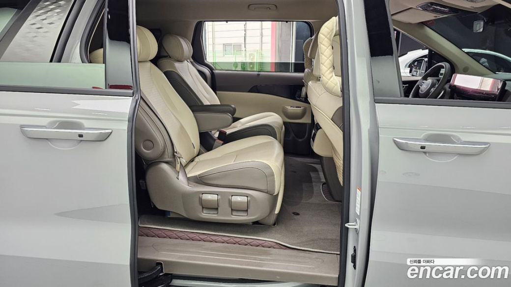 Kia Carnival 7-Seater Gravity, 2025