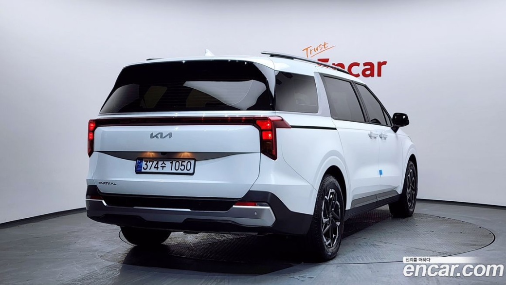 Kia Carnival 9-Seater Prestige, 2024