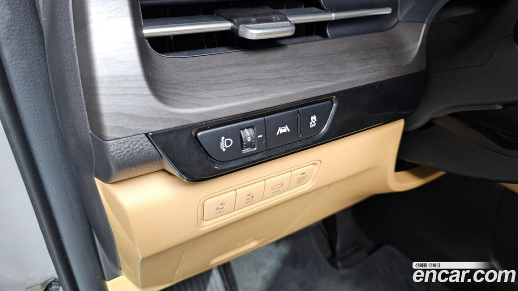 Kia Carnival 7-Seater Signature, 2023