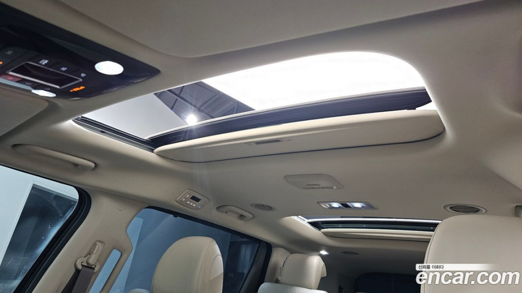 Kia Carnival 9-Seater Signature, 2024