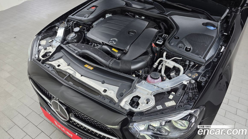 Mercedes-Benz E-Class E350 4MATIC AMG Line, 2023
