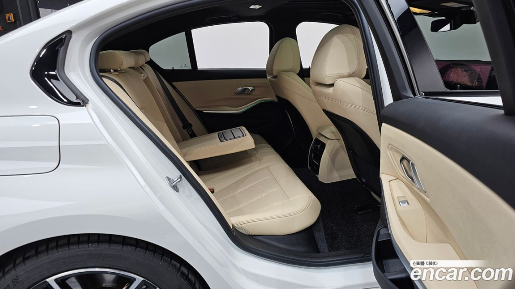 BMW 3-Series 320i M Sport, 2023