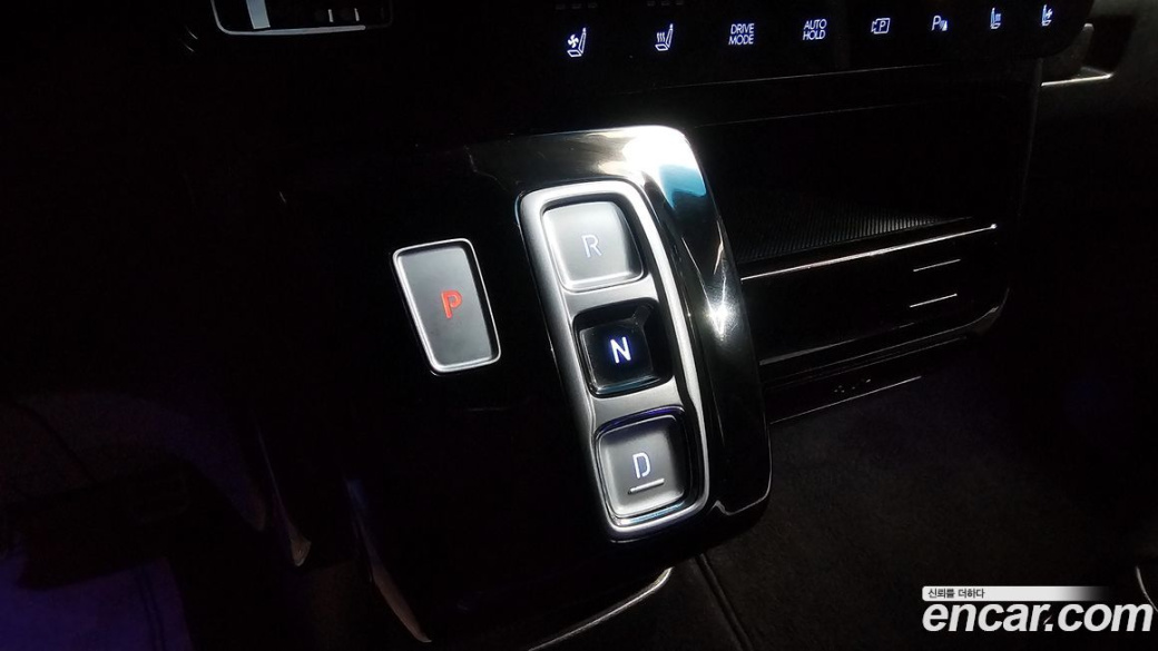 Hyundai Staria Lounge 9-Seater, 2023