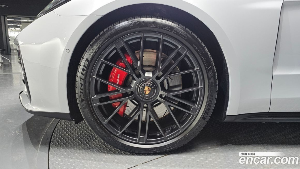 Porsche Panamera 4.0 GTS, 2025