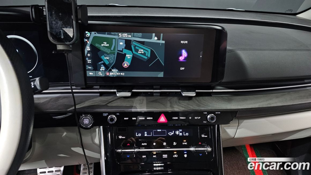 Kia Carnival 9-Seater Signature, 2023