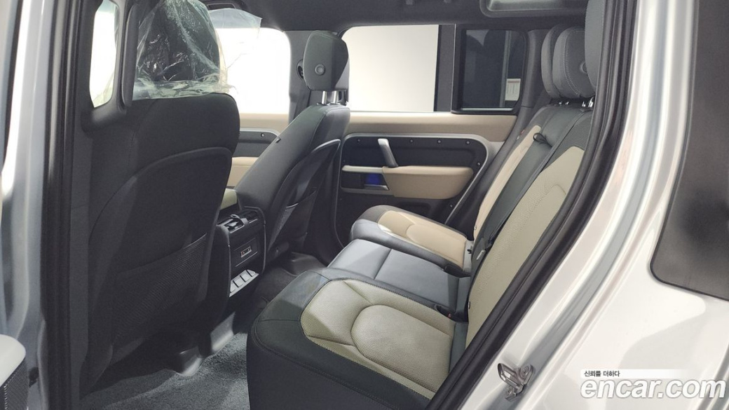 Land Rover Defender 110 P300 X-Dynamic SE, 2023