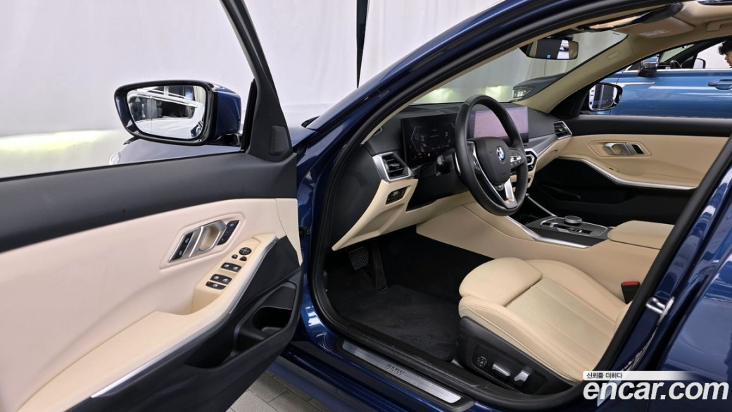 BMW 3-Series 320i, 2023