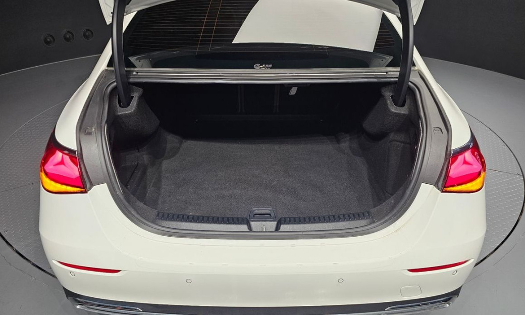 Mercedes-Benz E-Class E200 Avantgarde, 2025
