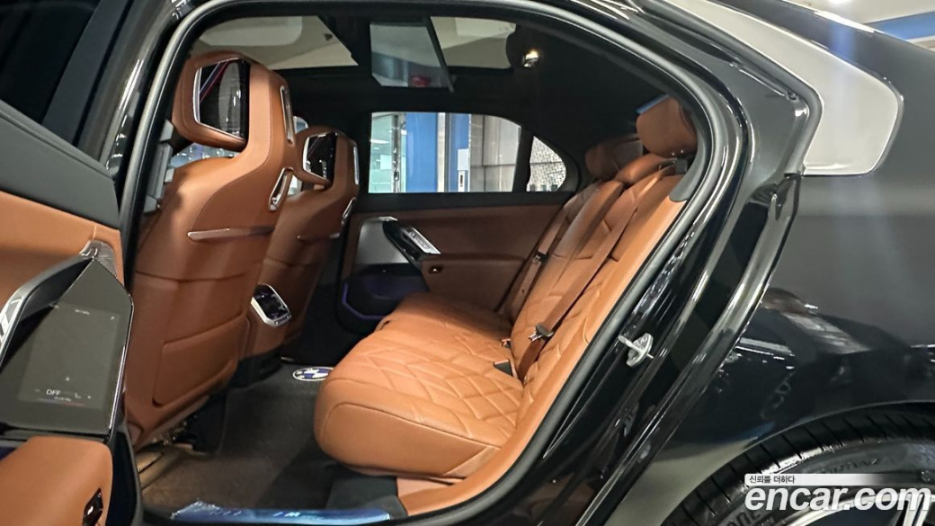 BMW 7-Series 740i xDrive M Sport, 2025