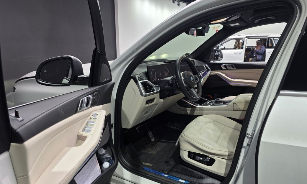 BMW X7 xDrive 40d M Sport 7 STR, 2025