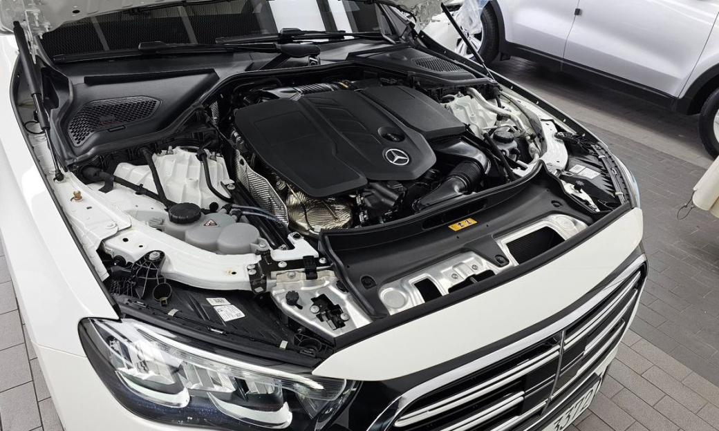 Mercedes-Benz E-Class E220d 4MATIC Exclusive, 2024