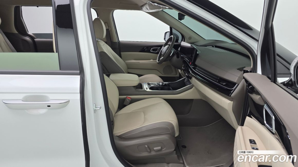 Kia Carnival 7-Seater Signature, 2024