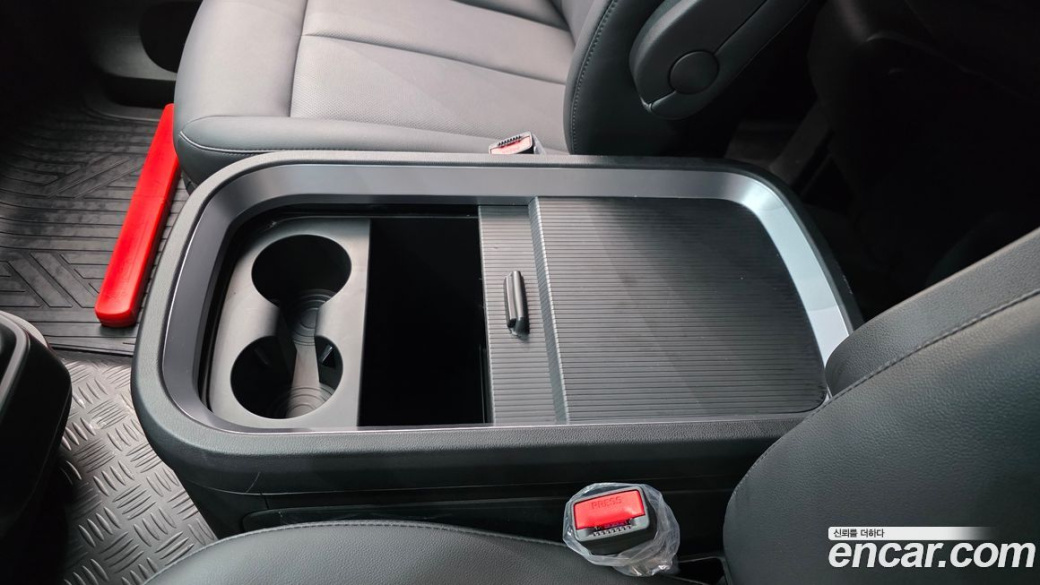 Hyundai Staria Cargo 5-Seater, 2025