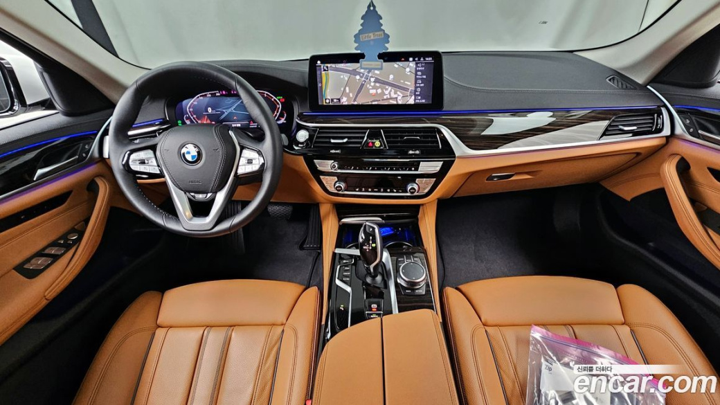 BMW 5-Series 520i Luxury, 2023