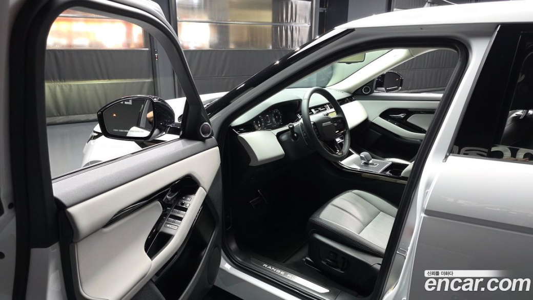 Land Rover Range Rover Evoque P250 Dynamic SE, 2025