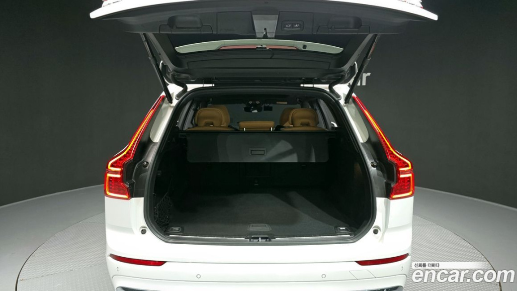 Volvo XC60 B6 Inscirtion, 2022
