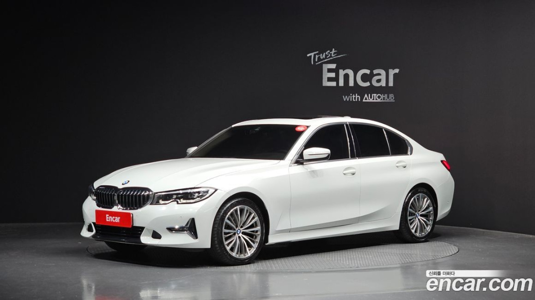 BMW 3-Series 320i Luxury, 2022