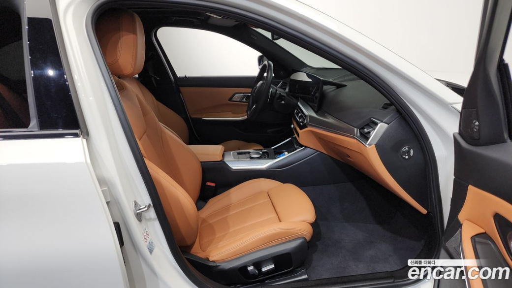 BMW 3-Series 320i M Sport, 2023