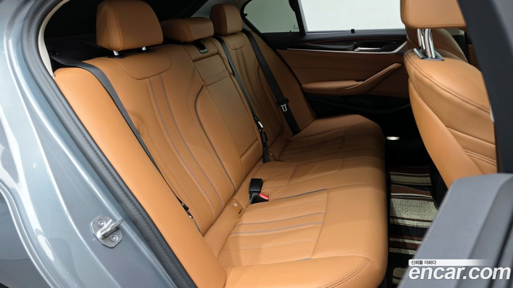 BMW 5-Series 520i Luxury, 2023