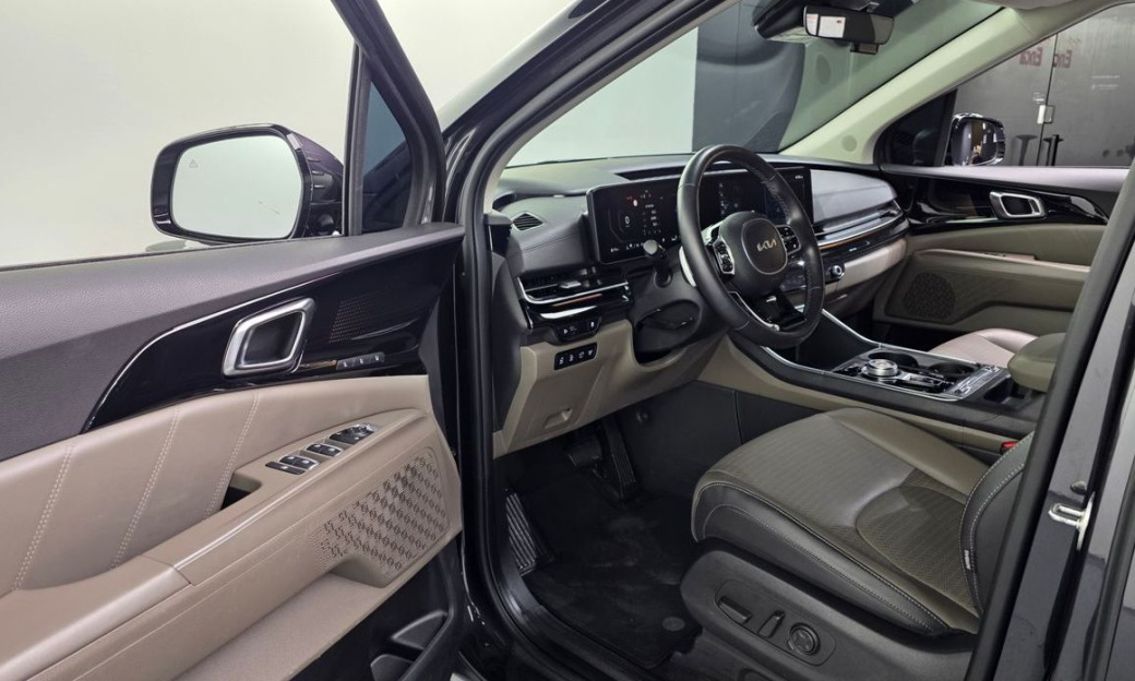 Kia Carnival 7-Seater Signature, 2024