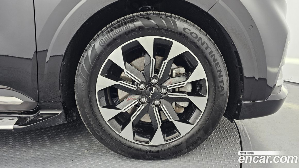 Kia Carnival 9-Seater Hi-Limousine, 2023