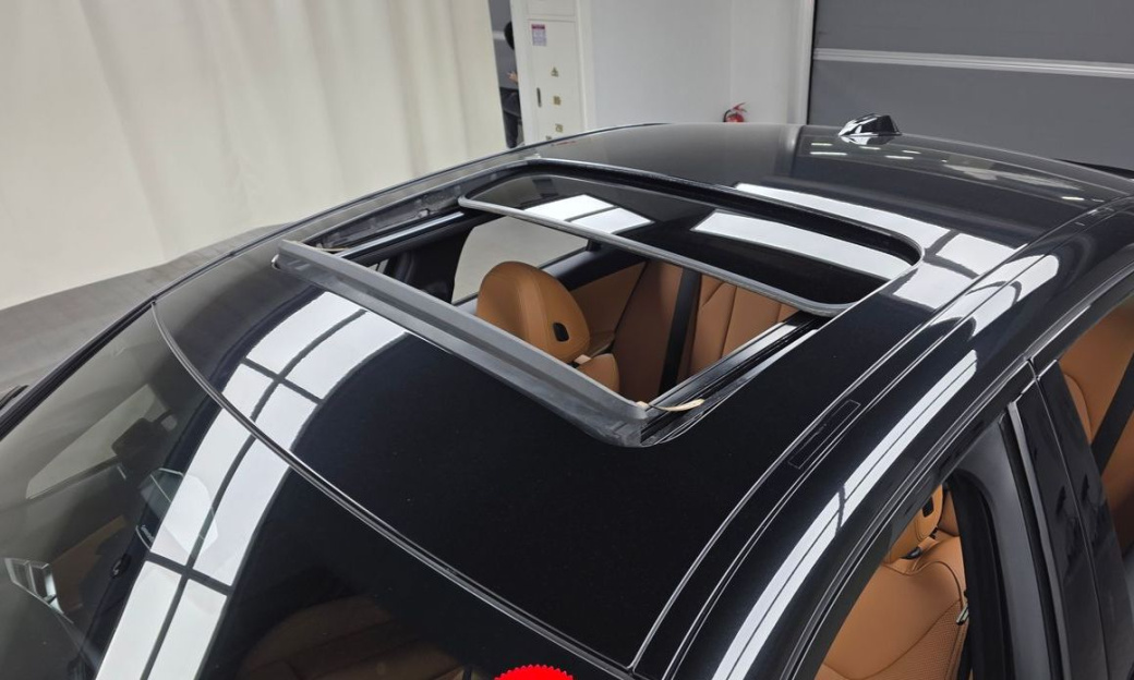 BMW 3-Series 320i M Sport, 2025