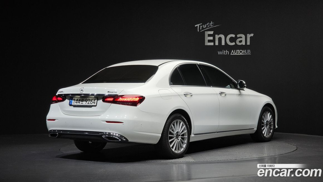 Mercedes-Benz E-Class E220d 4MATIC Exclusive, 2022