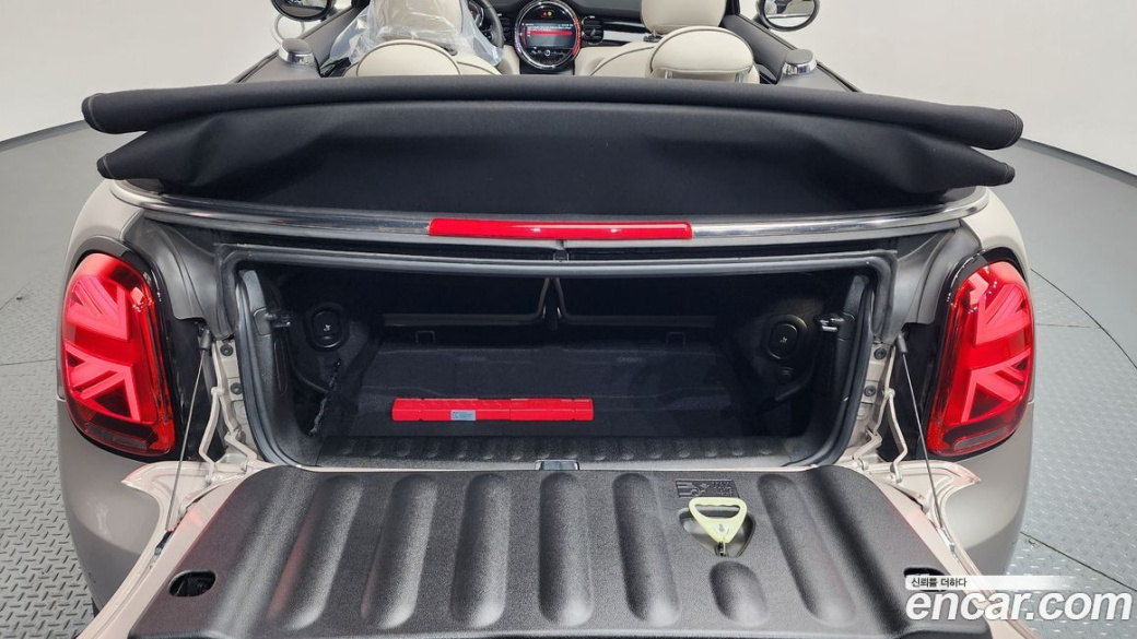 Mini Cooper Convertible Classic Launch Pack, 2023