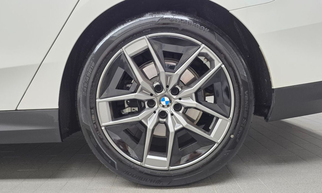 BMW 5-Series 530i xDrive, 2026