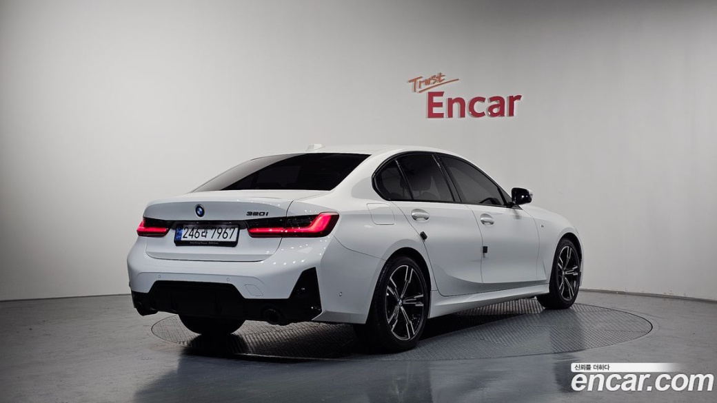 BMW 3-Series 320i M Sport, 2023