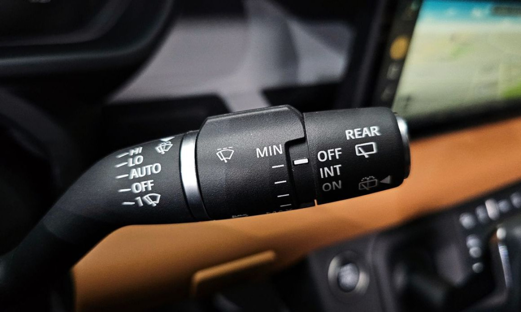 Land Rover Defender 110 P300 X-Dynamic SE, 2024