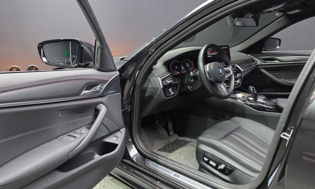 BMW 5-Series 520i M Sport, 2023