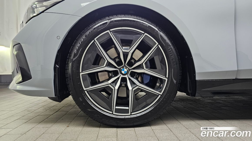 BMW 5-Series 520i M Sport, 2024