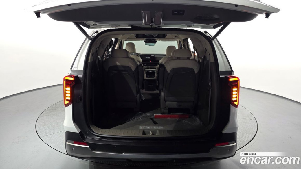 Kia Carnival 9-Seater Hi Limousine, 2024