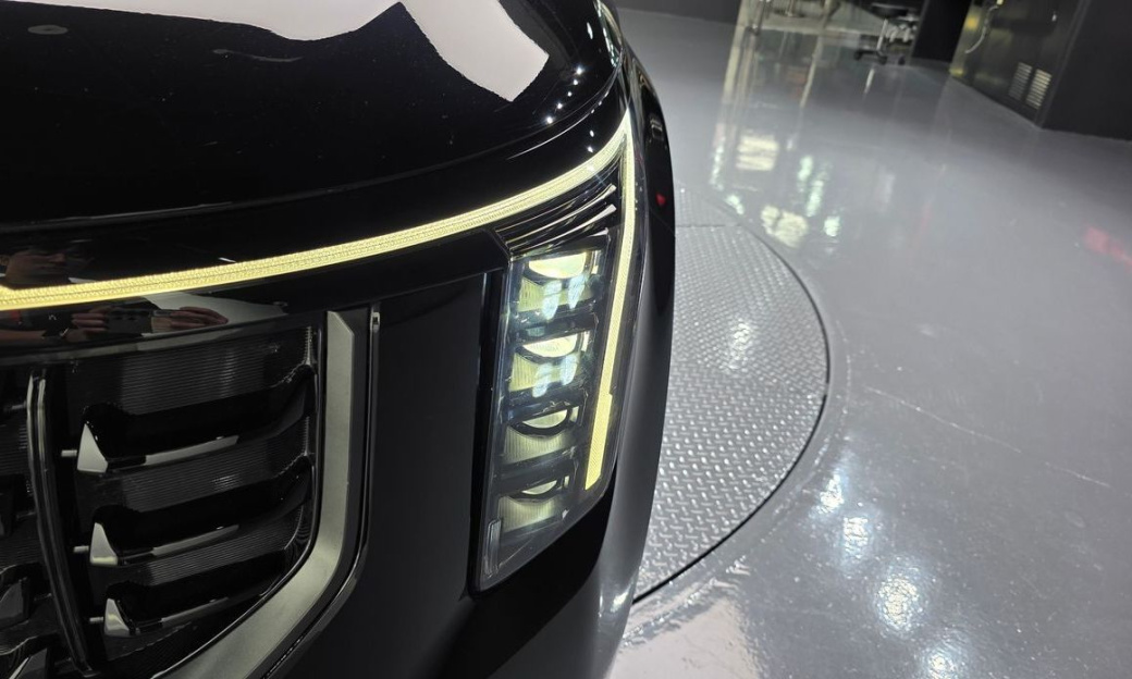 Kia Carnival 7-Seater Gravity, 2024