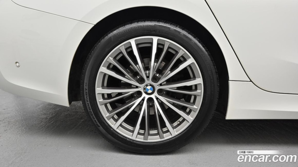 BMW 3-Series 320i Touring Luxury, 2022