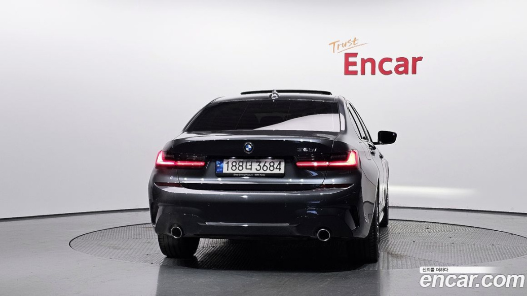 BMW 3-Series 320i M Sport, 2022