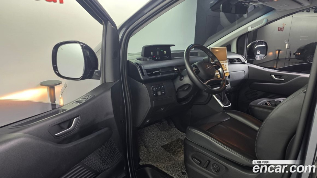 Hyundai Staria 4WD Tourer 9-Seater, 2023