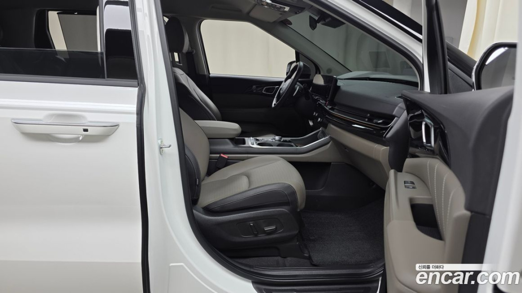 Kia Carnival 7-Seater Signature, 2024