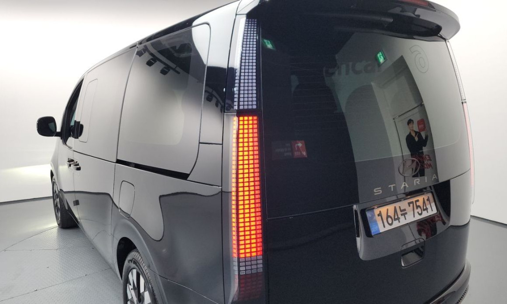 Hyundai Staria Lounge 9-Seater, 2025